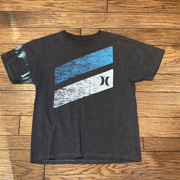 Lot is 3 1 long sleeve and 2 short sleeve t-shirts - Picture 6 of 7